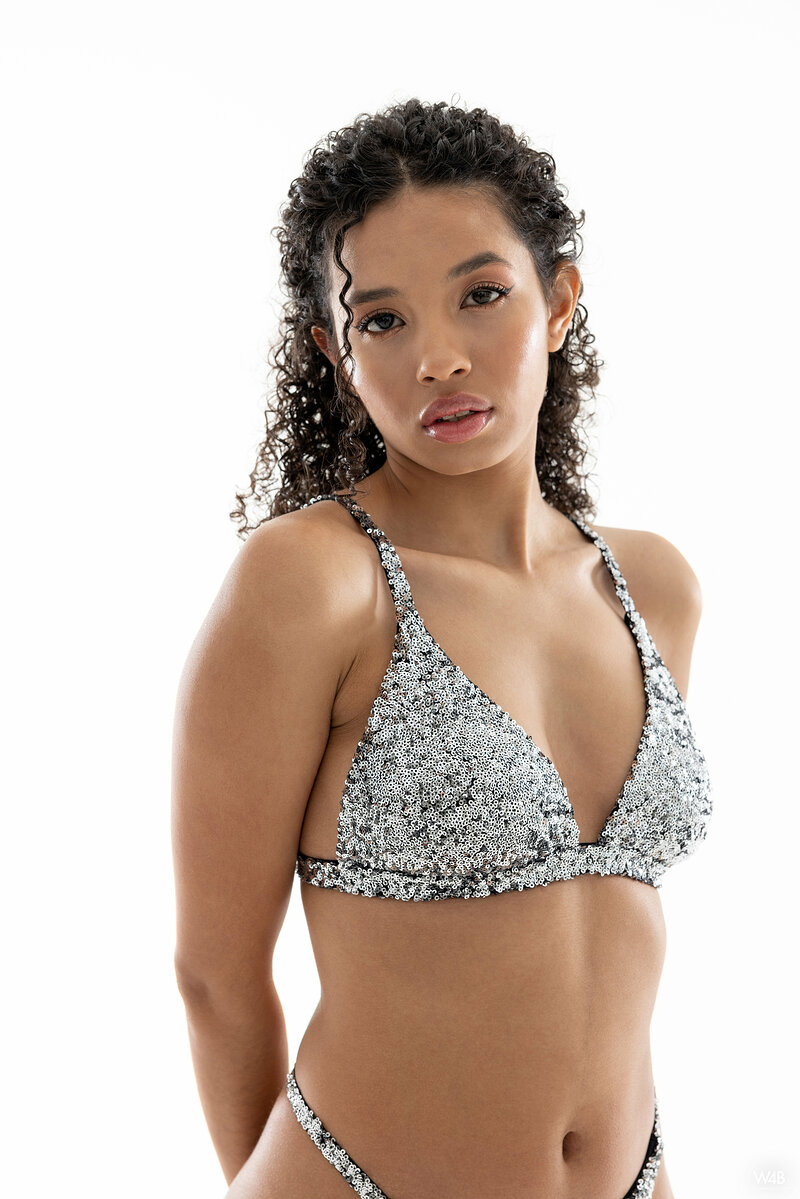 Кармен, 20 лет, 3 размер груди